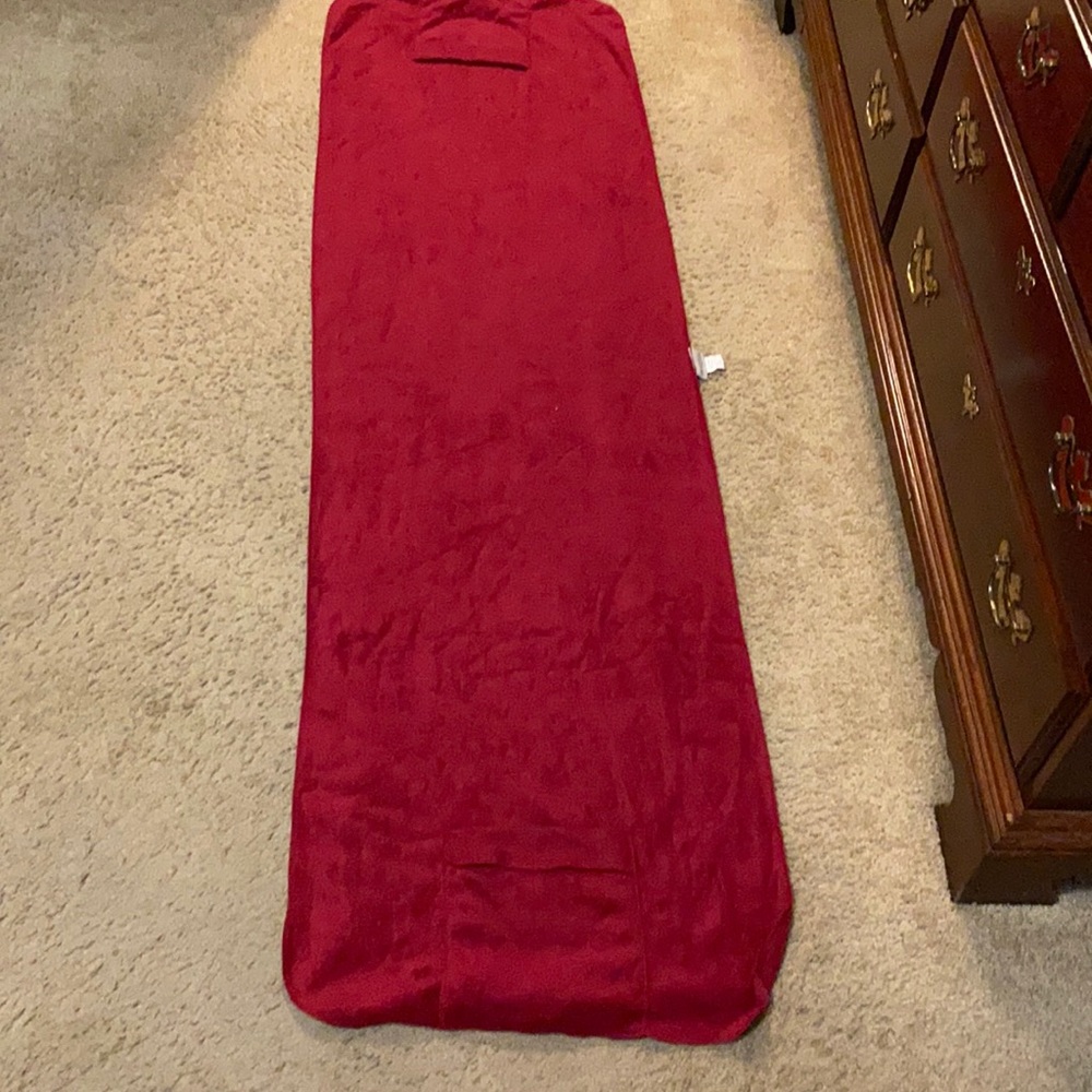 NWT Maroon Wrap w/pockets on both ends